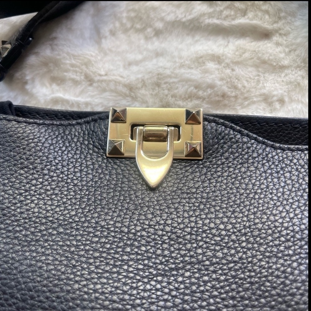 Valentino Garavani Black Hobo Leather Messenger Rockstud Bag - Picture 3 of 15